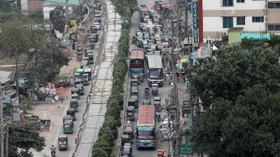 বগুড়ায় সাতমাথা-বনানী সড়ক সংস্কারে যানজটের দুর্ভোগ, স্থানীয়রা ক্ষুব্ধ