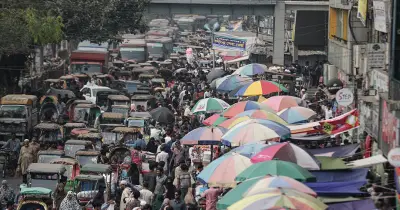 ঢাকার ফুটপাত দখল ও চাঁদাবাজি: ক্ষমতার পালাবদলেও অব্যাহত দুর্নীতির চক্র