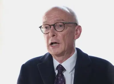 যুক্তরাজ্যের মন্ত্রী ট্রাম্পের 'লেনদেননির্ভর' নীতির সমালোচনা করলেন, হরমুজ প্রণালি ইস্যুতে উত্তেজনা