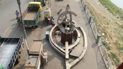 সিলেটের ফোয়ারা: সৌন্দর্য হারিয়ে ময়লা-আবর্জনার স্তূপ