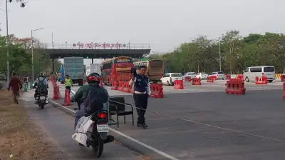 ঈদযাত্রায় পদ্মা সেতু এলাকায় যানবাহনের চাপ বেড়েছে, তবে ভোগান্তি নেই