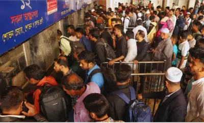 ঈদে ঢাকা ছাড়ার তীব্র ভিড় কামালাপুরে, সড়ক দুর্ঘটনায় মৃত্যু, আন্তর্জাতিক সংবাদ