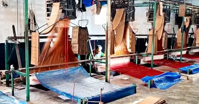 ঈশ্বরদীর ঐতিহ্যবাহী বেনারসি পল্লী: শতবর্ষী তাঁত শিল্প এখন অস্তিত্ব সংকটে