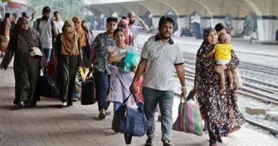 ঈদুল ফিতরের দীর্ঘ ছুটি শুরু, লাখো মানুষ ঘরমুখো যাত্রায় ব্যস্ত