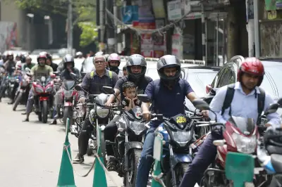 ঢাকার ফিলিং স্টেশনে জ্বালানি তেলের সংকট: দীর্ঘ লাইন ও রেশনিং অব্যাহত