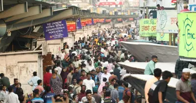 ঈদযাত্রায় সদরঘাটে সুশৃঙ্খল পরিবেশ, ডেক ক্যাডেটদের সহায়তা ও কম ভাড়ায় স্বস্তি