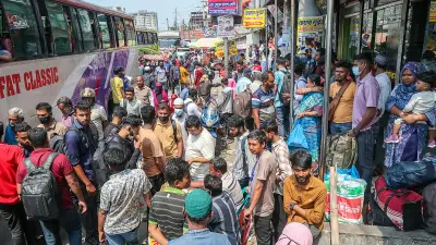 ঈদযাত্রায় যানবাহনে যাত্রীদের চাপ ও ঝুঁকি: ঢাকা ও গাজীপুরে ভিড়ের চিত্র
