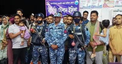 ভোলার মেঘনায় ঝড়ে আটকা লঞ্চের ১০৪ যাত্রীকে উদ্ধার করল কোস্টগার্ড