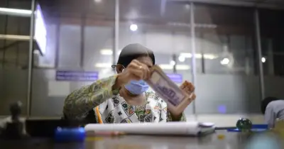 ঈদে গার্মেন্ট শ্রমিকদের বেতন পরিশোধে বৃহস্পতিবার সীমিত ব্যাংকিং সেবা