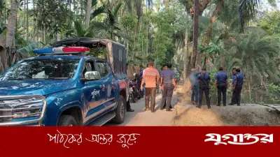 বাগেরহাটে পুলিশ সদস্যকে কুপিয়ে পরোয়ানাভুক্ত আসামি ছিনতাই