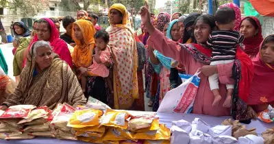 রাজশাহীতে 'ঈদ খুশির হাট': মাত্র ৫ টাকায় পণ্য কিনে আনন্দিত অসহায়রা