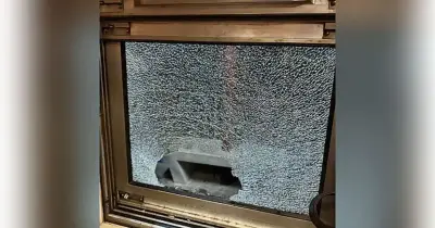 ঈদযাত্রায় পাথর নিক্ষেপ: সিল্ক সিটি এক্সপ্রেসে শিশুসহ ৬ আহত, যাত্রীদের অভিযোগ রেল কর্তৃপক্ষের উদাসীনতা