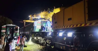 ঈদযাত্রায় নীলসাগর এক্সপ্রেস লাইনচ্যুত, উত্তরাঞ্চলের সঙ্গে ঢাকার রেল যোগাযোগ বন্ধ