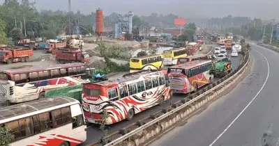 ঈদযাত্রায় ঢাকা-যমুনা সেতু মহাসড়কে ২০ কিলোমিটার এলাকায় যানবাহনের ধীরগতি চলছে