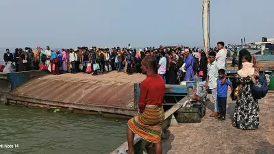 মানিকগঞ্জের পাটুরিয়া ফেরিঘাটে ঈদযাত্রায় যাত্রী ও যানবাহনের চাপ বৃদ্ধি, ভোগান্তি কম