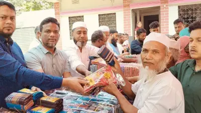 রাজাপুরে যুবদল নেতার ঈদ উপহার বিতরণ, মেহেরপুরে প্রধানমন্ত্রীর ত্রাণ ভাণ্ডার থেকে শাড়ি বিতরণ