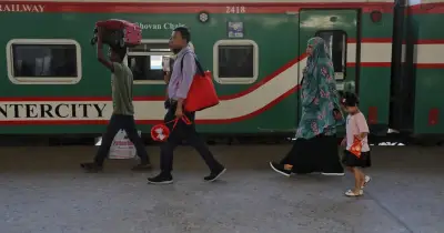 সুবর্ণ এক্সপ্রেসে টিকিট কালোবাজারি: দুই স্টুয়ার্ড চাকরিচ্যুত, সংস্থার জরিমানা