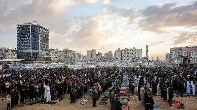 গাজা ও লেবাননে ঈদুল ফিতর উদযাপন: নামাজ, কবর জিয়ারত ও শিশুদের আনন্দ