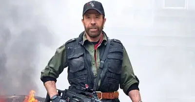 হলিউডের কিংবদন্তি চাক নরিসের জীবনাবসান, ৮৬ বছর বয়সে বিদায় নিলেন অপরাজেয় তারকা