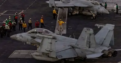 মধ্যপ্রাচ্যে যুদ্ধে ট্রাম্পের দ্বৈত নীতি: সামরিক অপারেশন কমাতে চান, কিন্তু নতুন জাহাজ ও সৈন্য পাঠাচ্ছেন