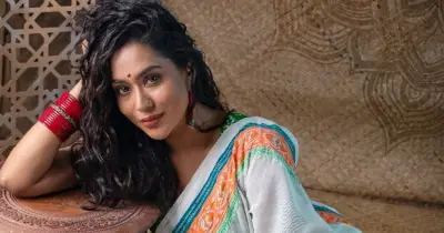 ঈদে অভিনেত্রী মমের শুভেচ্ছা: বিশ্বযুদ্ধের অস্থিরতায় ভারাক্রান্ত মন