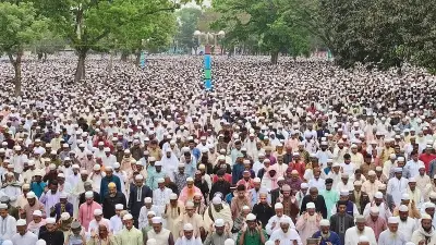 বৃষ্টি উপেক্ষা করে দেশজুড়ে ঈদুল ফিতরের নামাজ আদায়, শান্তি ও কল্যাণের প্রার্থনা