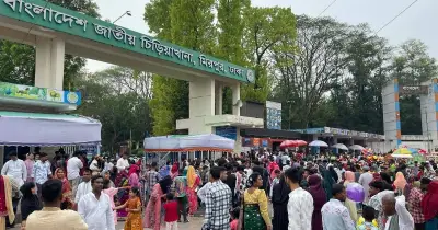 ঈদে ঢাকার চিড়িয়াখানায় দর্শনার্থীদের ভিড়, তবে কর্তৃপক্ষের প্রত্যাশার চেয়ে কম