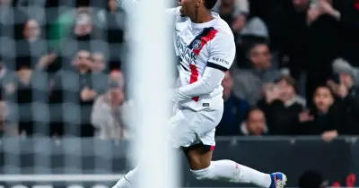 লুইস এনরিকের 'নিখুঁত সন্ধ্যা'! ১০ জনের নিসের বিপক্ষে ৪-০ গোলে পিএসজির শীর্ষে ফেরা