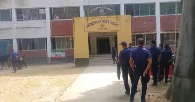 গোয়ালন্দে প্রেমের জেরে হামলা: কিশোরীর বাড়িতে ফাঁকা গুলি, গ্রামে আতঙ্ক