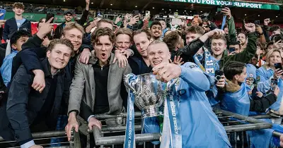 লিগ কাপ জয়ে ম্যানচেস্টার সিটির শিরোপা উৎসব, আর্সেনালকে ২-০ গোলে হারালো