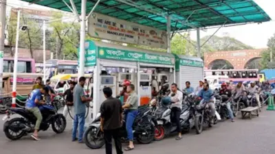 বিমানবাহিনী সদস্য গ্রেপ্তার, সুনামগঞ্জে দুর্ঘটনায় নিহত দুই বন্ধু ও নিউইয়র্কে প্লেন সংঘর্ষ