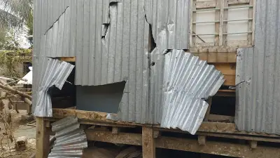 শরীয়তপুরের নড়িয়ায় আধিপত্য নিয়ে সংঘর্ষ: ২০টি ঘর ভাঙচুর, ১৫ জন আহত