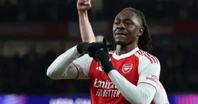 ইংল্যান্ড দল থেকে ছিটকে গেলেন আর্সেনাল মিডফিল্ডার এবেরেচি এজে