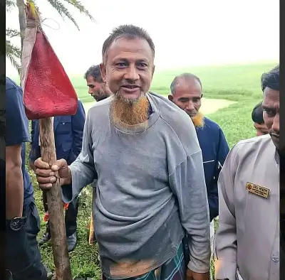 দিনমজুরের বুদ্ধিমত্তায় কলার মোচা দিয়ে ট্রেন দুর্ঘটনা রোধ, দিনাজপুরে প্রশংসায় ভাসছেন এনামুল হক