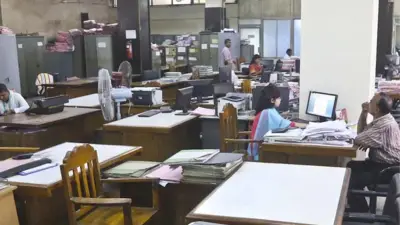 ঈদের পর অফিস খুলছে, মধ্যপ্রাচ্যে সংঘাত বন্ধে আহ্বান, পুলিশ কর্মকর্তা নিহত