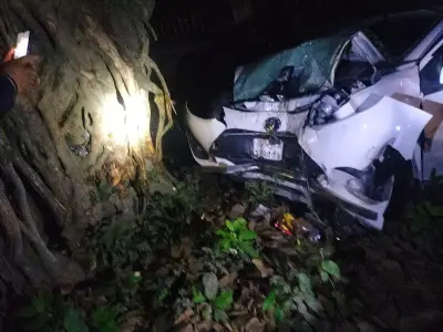 যশোরের বাঘারপাড়ায় প্রাইভেট কার দুর্ঘটনায় তিনজনের মৃত্যু, আহত আরও তিনজন