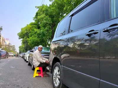 ঈদের পর ঢাকার পাম্পে তেল সংকট, যানবাহনের দীর্ঘ সারি ও চালকদের দুর্ভোগ