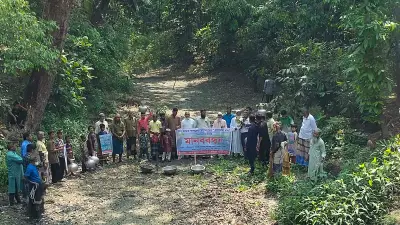 পাথরঘাটায় কালমেঘা খাল পুনঃখননের দাবিতে কৃষকদের মানববন্ধন, কৃষি উৎপাদনে সংকট