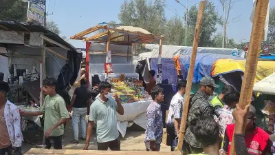 কক্সবাজারে সুগন্ধা সৈকতে শতাধিক অবৈধ দোকান উচ্ছেদ, জেলা প্রশাসনের অভিযান