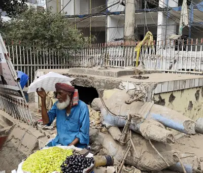 নওগাঁয় মুক্তিযুদ্ধের ভাস্কর্য ভাঙচুরের দেড় বছর: সংস্কারহীন অবস্থায় পড়ে আছে