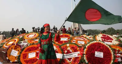 স্বাধীনতা দিবসে সাভারে জাতীয় স্মৃতিসৌধে শহীদদের প্রতি শ্রদ্ধা নিবেদন