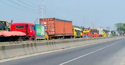 ধর্মীয় উৎসবে ঢাকা-চট্টগ্রাম মহাসড়কে বিশাল যানজট, যাত্রীদের ভোগান্তি