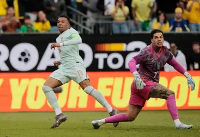 ১০ জন নিয়ে খেলে ব্রাজিলকে হারাল ফ্রান্স, এমবাপ্পের গোলে শুরু