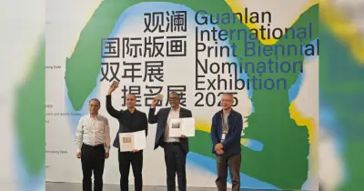 ঢাকা বিশ্ববিদ্যালয়ের শিক্ষক কামরুজ্জামান সাগর পেলেন চীনের গুয়ানলান প্রিন্টস পুরস্কার