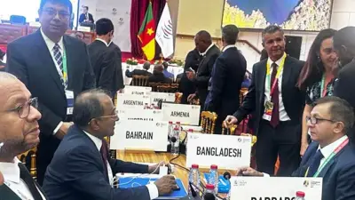 বাণিজ্যমন্ত্রীর সতর্কতা, ময়লায় কঙ্কাল, শিল্পীর প্রয়াণ ও নানা ঘটনা