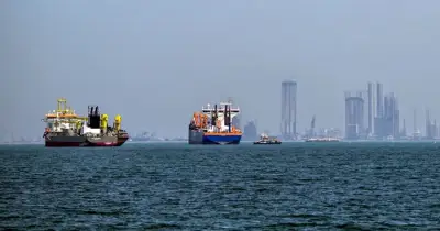 ইরানের রেভল্যুশনারি গার্ডস হরমুজ প্রণালীতে তিনটি জাহাজ ফিরিয়ে দিয়েছে