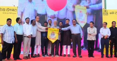 কক্সবাজারে প্রথম চলচ্চিত্র উৎসবের উদ্বোধন: সমুদ্র সৈকতে চলচ্চিত্রের মেলা