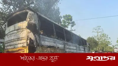 যশোরে চলন্ত বাসে ভয়াবহ অগ্নিকাণ্ড, প্রাণহানি এড়াতে সক্ষম যাত্রীরা