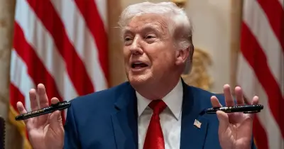 ইরান যুদ্ধ বন্ধে চাপে ট্রাম্প: হরমুজ প্রণালী উত্তেজনা ও সমঝোতার অনিশ্চয়তা