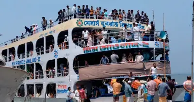 ছুটির পর ঢাকাগামী লঞ্চে যাত্রীদের উপচে পড়া ভিড়, নিরাপত্তা ঝুঁকি